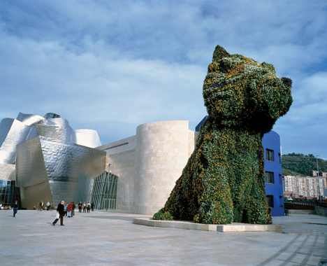 Jeff Koons. Puppy, Guggenheim Museum Bilbao, Spain, 1997.